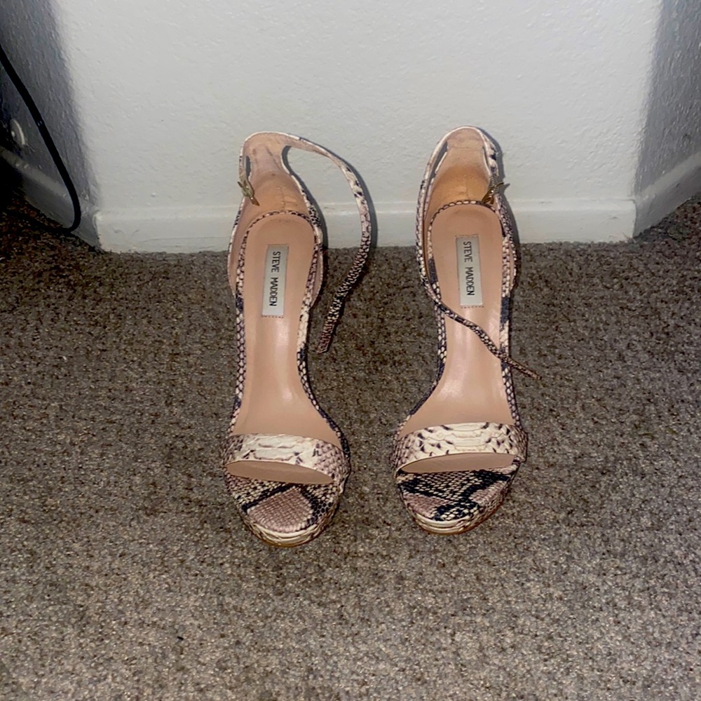Steve Madden Snake Skin heel